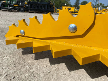 Root rippers: The Dominator comes with removable bolt-on root rippers that can be attached to the jaws. These help to loosen and break up tough roots before pulling.